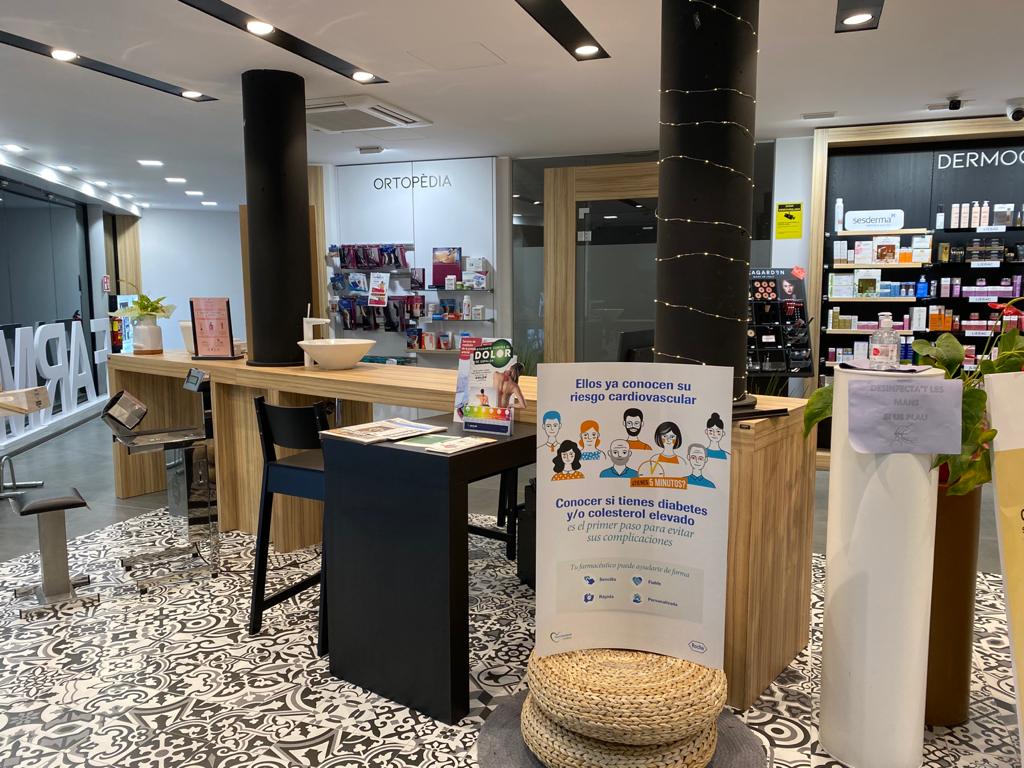 Foto farmacia interior recepcio nit